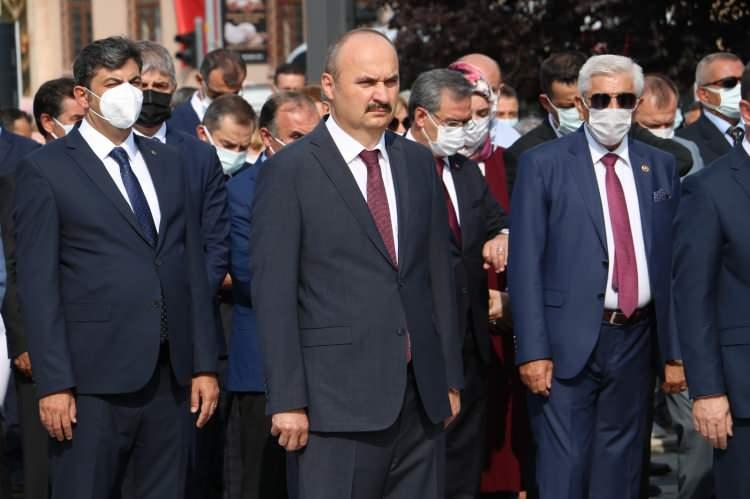 <p>Yüzbaşı Turgut Avcı, günün anlam ve önemini belirten konuşmasında, 30 Ağustos Zafer Bayramı'nı kutlamanın gurur ve mutluluğunun yaşandığını söyledi.</p>
