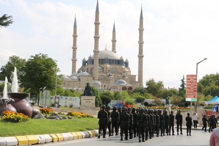 <p>Topçu Üsteğmen Serkan Ünal, günün anlam ve önemini belirten konuşmasında, 30 Ağustos'un, Türk milletinin kurtuluş mücadelesi olduğunu söyledi.</p>