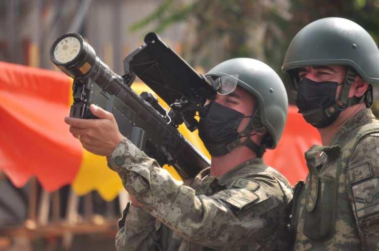 <p>Tekirdağ Yelken ve İhtisas Kulübü sporcuları da denizde gösteri sundu.</p>
<p>Süleymanpaşa Su Ürünleri Kooperatifi üyesi balıkçılar da bayraklarla süsledikleri tekneleri ile denizde tur attı.</p>