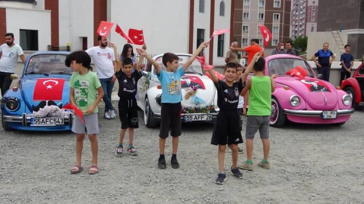 <p>İlkadım Belediyesi önünden başlayan konvoy ilçenin birçok mahallesini gezdi. Samsun Bando Takımı çaldığı parçalar ile vatandaşları coşturdu.</p>