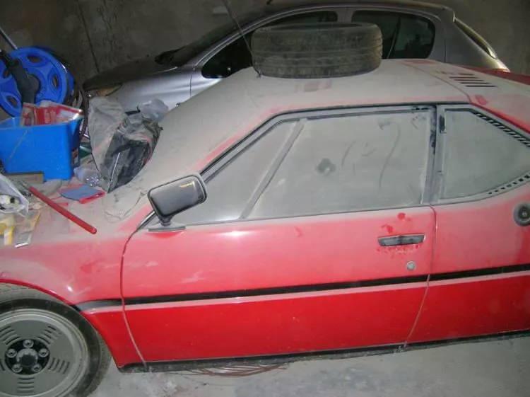 <p>Carscoops sitesinde yer alan bilgilere göre, araç 1982 yılından beri kullanılmamış. Öyle ki, 1980 yılından kalma orjinal lastikler hala üzerinde.</p>