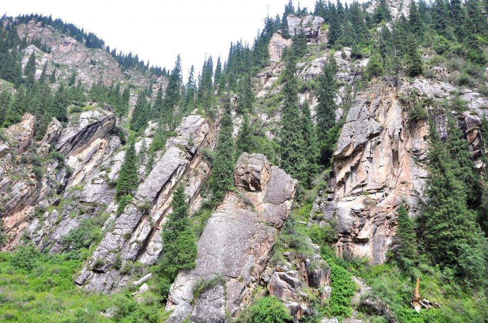 <p><strong>- Semenovka Yaylası</strong><br />
<br />
Turizm şirketleri, Çolpon-Ata şehrine 40 kilometre uzaklıktaki Semenovka Yaylası gezisini, Grigorievka ve Ananyevo yaylalarından dönüşte gerçekleştiriyor.<br />
</p>