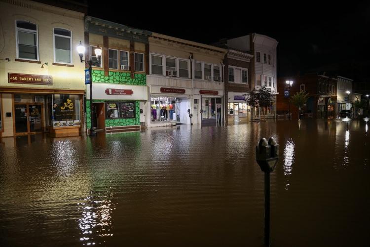 <p>New Jersey'nin güneyinde oluşan, hortum evlerin çatılarında hasara neden olmuş, Pennsylvania eyaletinin Philadelphia kentinde bir otoyol sular altında kalmıştı.</p>
<p> </p>