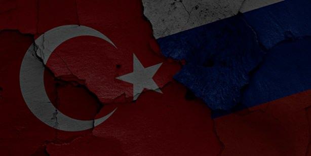 <p>Rus yetkililer tarafından yapılan açıklamaya göre Aydın, Rusya Bilimler Akademisi’ne bağlı bir araştırma enstitüsünün havuzundan kaçmıştı. Gerçek adı Tishka’ydı ve sekiz yaşındaydı. Zaman geçtikçe Aydın’ın ünü Türkiye’nin dışına yayıldı. İngilizlere göre Aydın, Kazachi Koyu’ndaki askeri tesislerde mayın taşıyıcısı olarak yetiştirilmişti. Kuzey Buz Denizi’ndeki Bering Boğazı’ndan getirilen balina, Sivastopol’daki kafesinden kurtularak başka bir balina arkadaşıyla Karadeniz’de özgür kalmıştı. Diğer balina muhtemelen yolda öldüğü için hiçbir yerde bulunamadı. Büyük firar sonrası tek başına kalan Aydın ise aylar sonra onu çok seven Gerze halkıyla karşılaştı.</p>

<p> </p>
