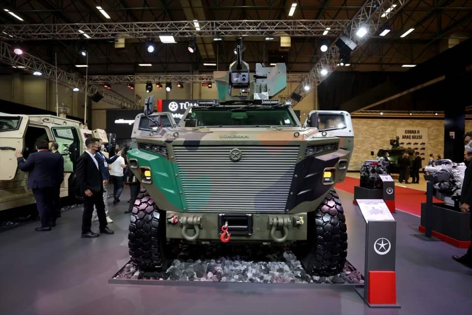 <p><em>Sahada 5 bin kilometre testini geride bıraktıkları bilgisini veren Yılmaz, yakın zamanda testlerde 20 bin kilometreye ulaşmayı hedeflediklerini bildirdi. Yılmaz, şöyle konuştu:</em></p>
<p>"Bu ölçüler hem isterlerde hem de test prosedürlerimizde yer alan motor ömrünü ve araç dayanıklılığını test eden süreçlerdir. 5 bin kilometreyle aracın yapısal olarak ve motor bazında dayanımını test ettik. 20 bin kilometrede ise biraz daha arazi testlerini zorlaştırarak yapmayı hedeflemekteyiz.</p>