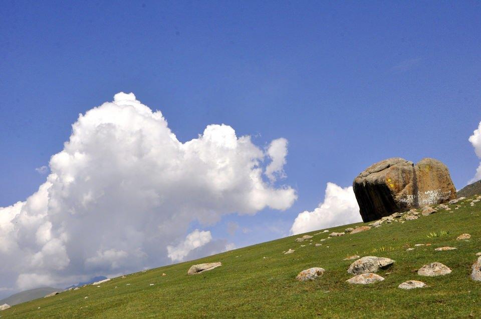 <p>Etkileyici fotoğrafların çekilebildiği yayladaki göl, nehirler, şelale ve dev kayalar, fotoğraf sanatçılarının vazgeçilmez rotaları arasında yer alıyor.<br />
 </p>
