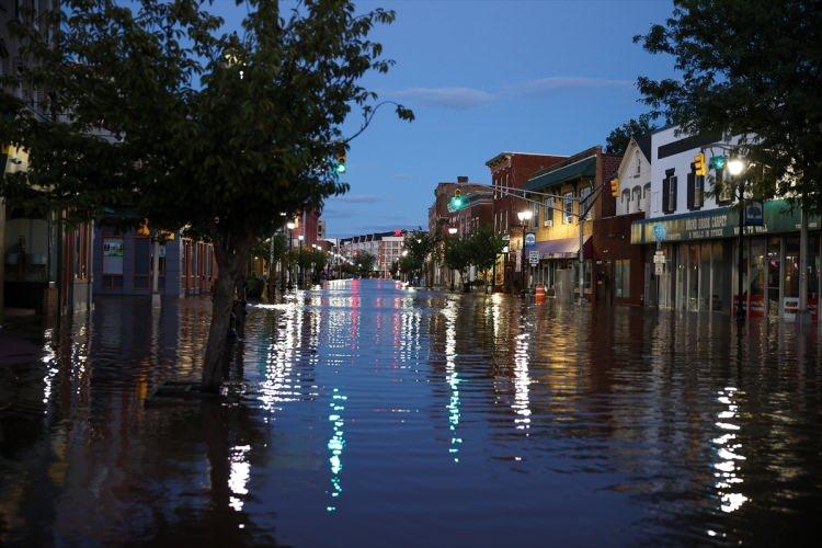 <p>Ülkenin güneyinde Louisiana eyaletinden sonra kuzeydoğu yakasında da etkili olan Ida Kasırgası, New York, New Jersey, Pennsylvania, Maryland ve Connecticut eyaletlerinde şiddetli yağışa neden oldu.</p>

<p> </p>
