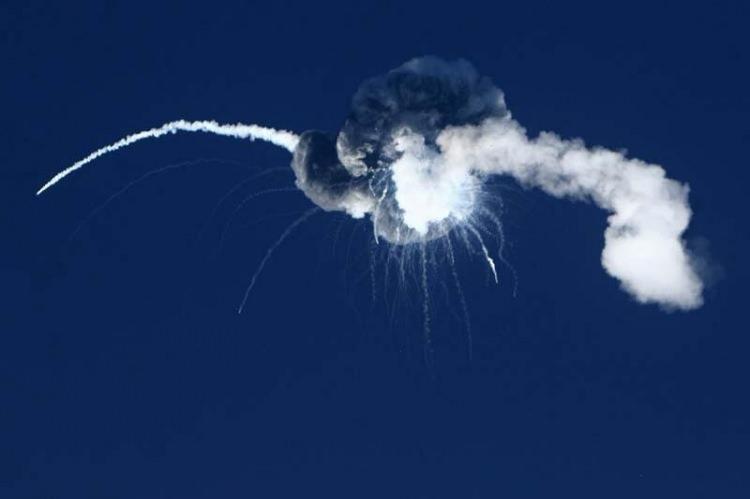 ABD'de fırlatılan roket dakikalar sonra patladı