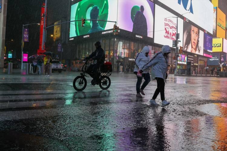 <p>Pennsylvania Ulaşım Departmanı tarafından yapılan açıklamada, eyalet çapında 376 yolun ulaşıma kapalı olduğu aktarıldı. </p>
