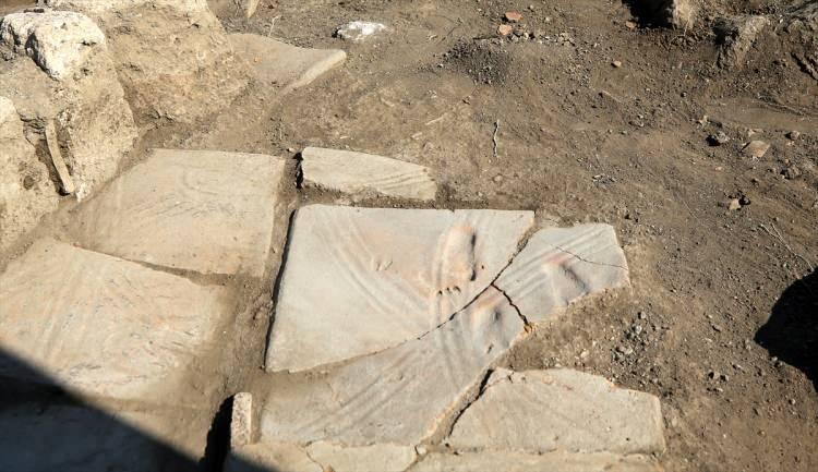 <p>Assos Antik Kenti`nde ABD`li arkeologların 1800`lü yıllarda ilk kez gerçekleştirdiği kazılara, uzun bir aranın ardından 1981`de yeniden başlandı. Bölgede Türk bilim insanlarınca 40 yıldır kazı yürütülüyor.</p>

<p> </p>
