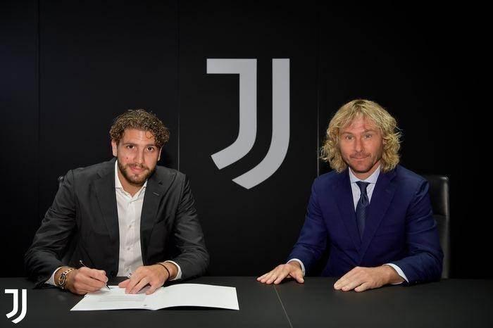 <p>Manuel Locatelli</p>
<p> </p>
<p>Sassuolo -> Juventus</p>
<p>Bonservis bedeli: 35 milyon Euro</p>