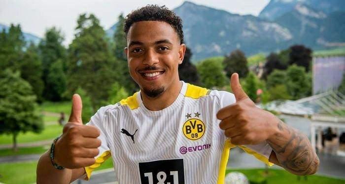 <p>Donyell Malen</p>

<p> </p>

<p>PSV Eindhoven -> Borussia Dortmund</p>

<p>Bonservis bedeli: 30 milyon Euro</p>
