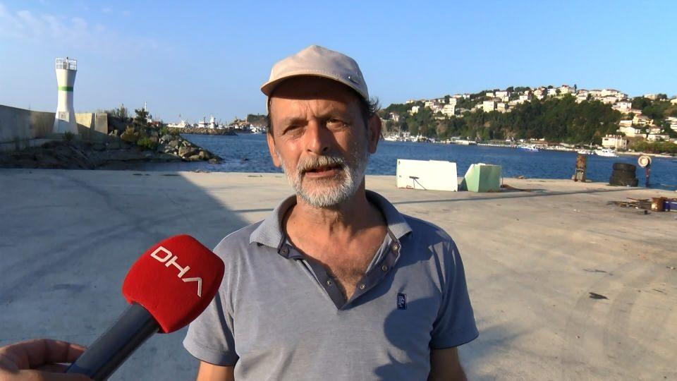 <p> Daha sonra durum sahil güvenlik ekiplerine bildirildi. Ekipler limanı boşalttılar. Daha sonra bomba imha ekipleri de denizdeki çıkan mayını inceleyip alıp gittiler" diye konuştu.</p>