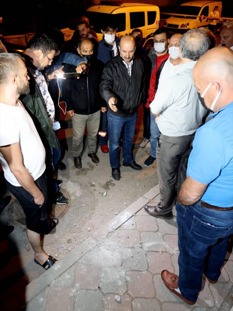 <p>Binada tahliye işlemlerinin tamamladığını ifade eden Barın, "Birazdan binanın mühürlenmesi yapılacak. Hafta sonu olmasına rağmen inceleme işlemlerine başlandı. Binanın boşaltılıp, boşaltılmamasına karar verilecek. Büyük ihtimalle bina boşaltılır. Daha sonra riskli yapıya girer. İnsanlarımız akrabalarının ve şefkat evlerine gitti. Gece de güvenlik tedbirleri alınmış durumdadır." dedi.</p>

<p> </p>
