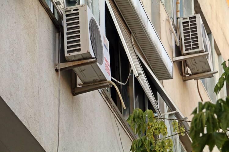 <p>19 yaşındaki Şirin N. E.’nin pencerede olduğunu görenler durumu 112 Acil Çağrı Merkezi’ne bildirdi.</p>