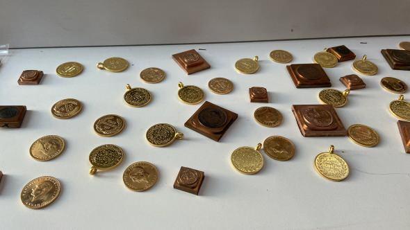 <p>Gözaltına alınan zanlıların emniyetteki işlemlerinin sürdüğü, diğer 5 kişinin ise yakalanmasına çalışıldığı bildirildi.</p>
<p> </p>