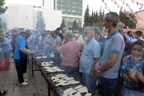 <p>Denize kıyısı bulunmayan ancak 55 ülkeye yılda ortalama 20 milyon dolarlık balık ihracatı yapan Kahramanmaraş'ta balık festivali düzenlendi. Festivalde vatandaşlara 1.5 ton alabalık ikram edildi.</p>
