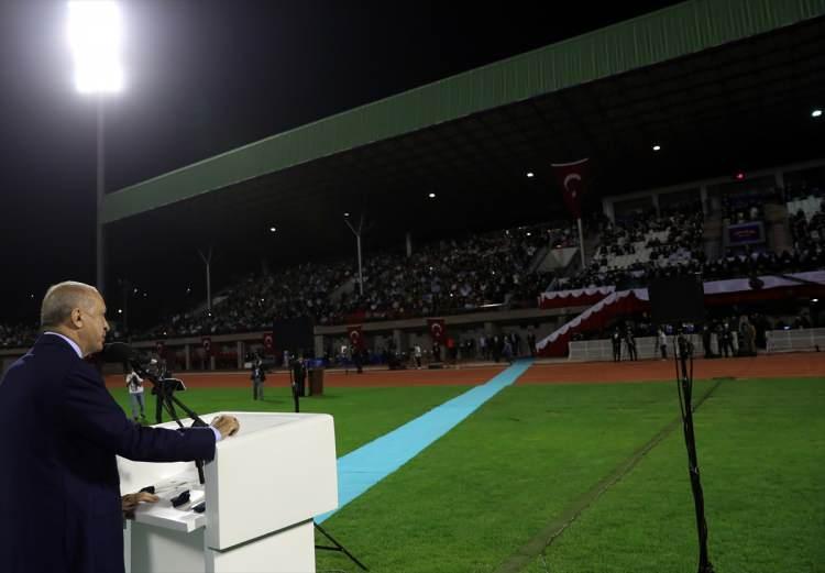 <p>Erdoğan, Jandarma ve Sahil Güvenlik Akademisi Başkanlığında düzenlenen Subay ve Astsubay Öğrencileri Mezuniyet Töreni'nde konuştu.</p>
