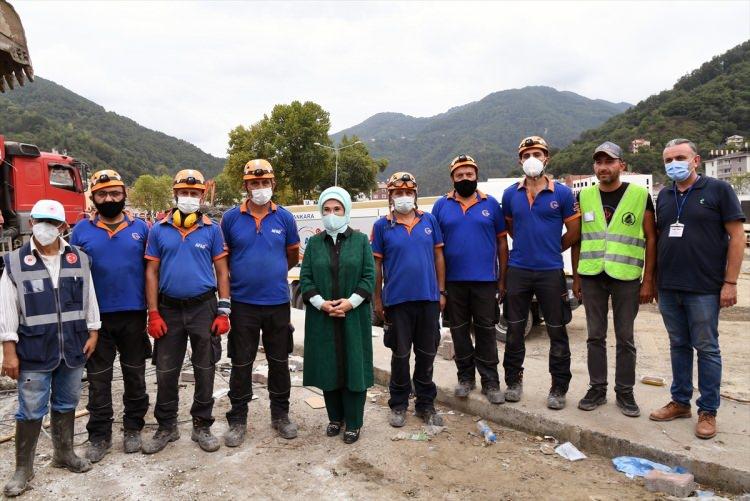 <p>Hem insan hem mekan hem de sokakların temizliği açısından kurumlarımız üzerine düşeni çok kısa zamanda yapmış. Ben de bire bir bunu burada teşhis ediyorum."</p>