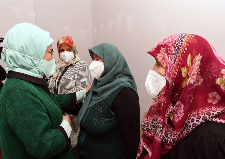 <p>Halkın mağdur edilmediğini belirten Erdoğan, şunları kaydetti:"Yurtlarda kalan vatandaşlarımızla bire bir görüştüm. Yapılan hizmetten çok memnun olduklarını söylediler. </p>