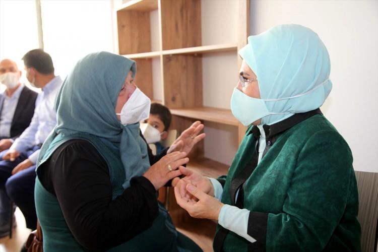 <p>Ben de memnuniyetle bunu görme fırsatı elde ettim. İnşallah bundan sonra bütün bunlar göz önüne alınarak, bakanlıklarımız gerekli araştırmaları yaparak şehirleşme nasıl olur en güzel örneklerini gösterecekler.</p>