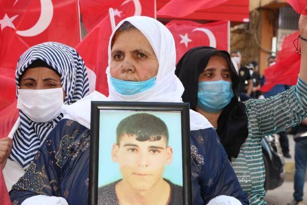 <p>Dağda olanlara da sesleniyorum, gelin annelerinize, babalarınıza kavuşun. Bir bilseniz ben ne kadar sevinmişim, anneleriniz de sevinecekler. Gelin hepiniz gelin evinize” dedi.</p>