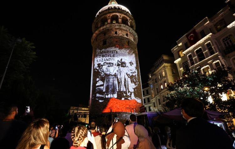 <p>Vatandaşların ilgiyle seyrettiği gösteride Ulu Önder Mustafa Kemal Atatürk'ün fotoğrafları eşliğinde 30 Ağustos Zaferi'ne giden süreç anlatıldı.</p>

<p> </p>
