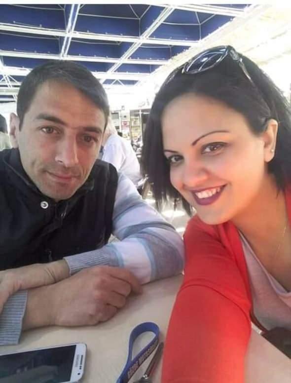 <p>Mahkemede ifadesi alınan sanık Ali Alpkılınç, olay günü 112 sağlık ekiplerini aradığını ve annesinin hasta olduğunu söylediğini kaydetti Sanık, "Markete gittim 5 litre su aldım. Evin önüne giderken ambulansın yukarıdan geldiğini gördüm ve adresi tarif ettim. Çocuklarımı görmek istediğim için sağlık ekipleriyle birlikte yukarı çıktım ve kayınvalidemin zilini çaldım</p>
<p> </p>