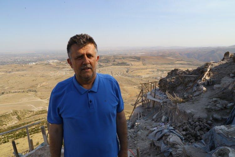 <p>Prof. Dr. Ahmet Çaycı, kazının Selçuklu Belediyesi, Konya Müzeler Müdürlüğü ve NEÜ iş birliğinde yürütüldüğünü sözlerine ekledi.</p>
