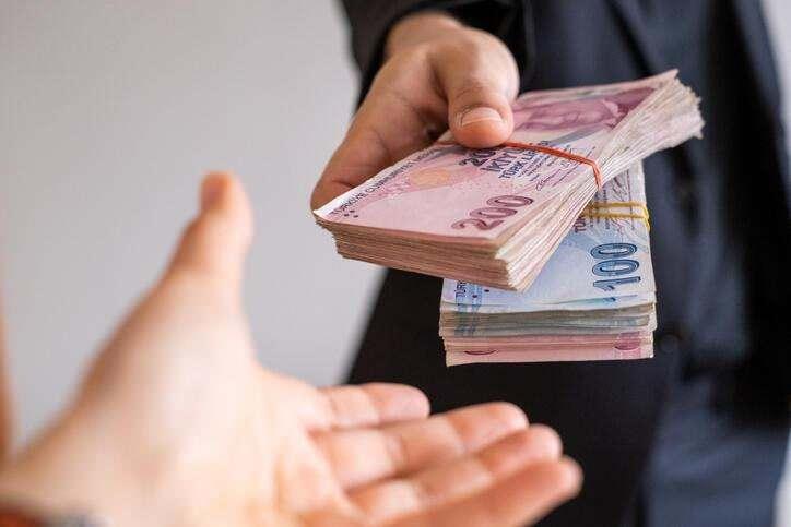 <p>Sosyal Güvenlik Kurumu genel sağlık sigortası konusunda merak edilen sorulara yanıt verdi. Milyonları ilgilendiren sağlık primine ilişkin merak edilen soruların yanıtları şöyle:</p>