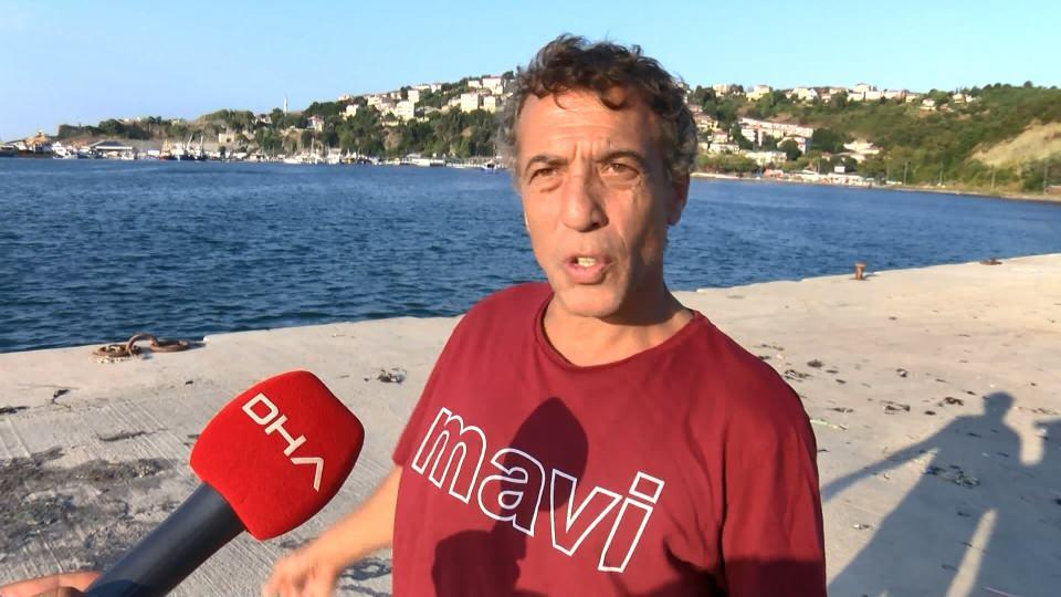 <p>Balıkçı teknesinde yaşayan Murat Kılıç da, "Saat 15.00 civarındaydı. Bir balıkçı teknesinin ağlarına mayın takıldı. Acilen limana gelindi.</p>