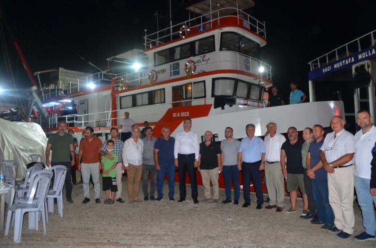 <p> Zonguldak'ın Kozlu ilçesinde balıkçılar, av sezonunun açılışına saatler kala törenle uğurlandı. Vali Mustafa Tutulmaz, ilçedeki balıkçı barınağındaki törende yaptığı konuşmada, balıkçılara bereketli bir sezon dileyerek, yapılan işin sorumlulukları olduğunu söyledi.</p>
