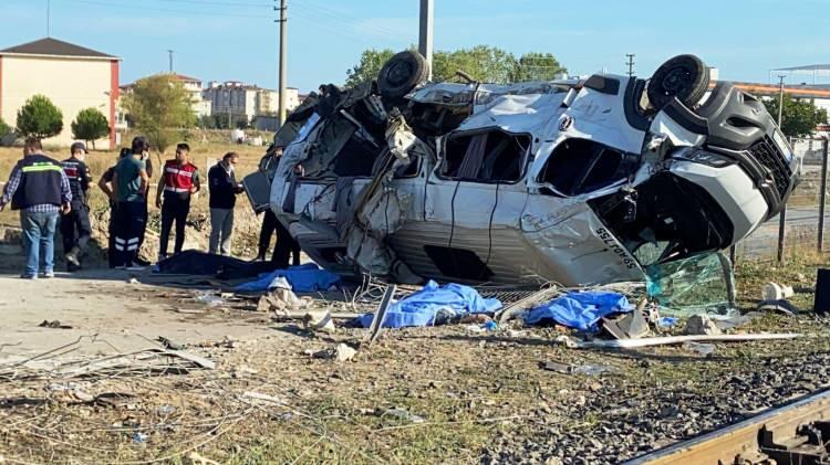 <p>Yaralılar, ambulanslarla Çorlu ve Çerkezköy ilçelerindeki hastanelere kaldırılarak tedaviye alındı.</p>
