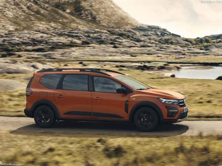 <p><strong>MOTOR SEÇENEKLERİ</strong></p>

<p>Dacia Jogger'ın iki farklı motor seçeneği bulunacak, ancak daha sonra bu motorlara yenileri eklenecek.</p>

<p> </p>
