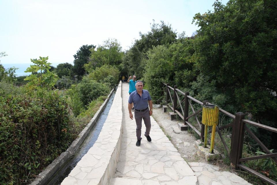 <p>Hatay Arkeoloji Müzesi Müdürü Ayşe Ersoy, AA muhabirine yaptığı açıklamada, Hatay'ın çok önemli tarihi ve kültürel değere sahip bir yer olduğunu söyledi.</p>
<p> </p>