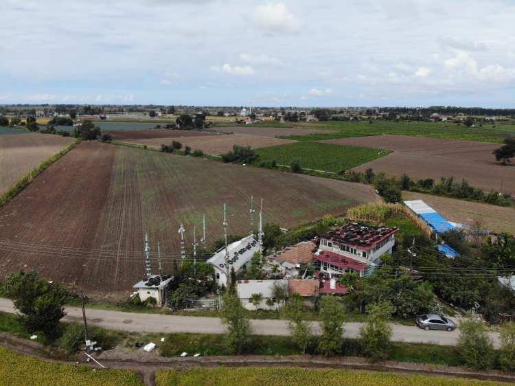 <p>10 minareli mescidin hikayesi de bir hayli ilginç. Mescit, Ramazan Gündüz isimli vatandaş tarafından yapıldı.</p>