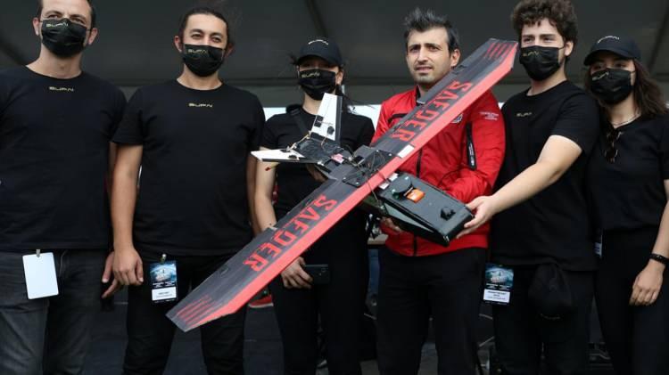 <p>Bayraktar, yangının tespiti ile söndürme işinin farklı alanlar olduğuna dikkati çekti.</p>