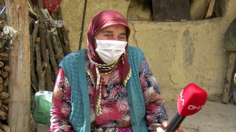 <p>Yakın köylerimizde virüsten ölenlerin cenazeleri oldu, onlara bile gidemedik. Şu an aşı noktasında da iyi durumdayız. Şu an köyümüzde sadece bir kişi aşı olmadı, o da Taşova’ya gidince aşısını olacak. Herkesin aşı olmasını istiyoruz” ifadelerini kullandı.</p>

<p> </p>
