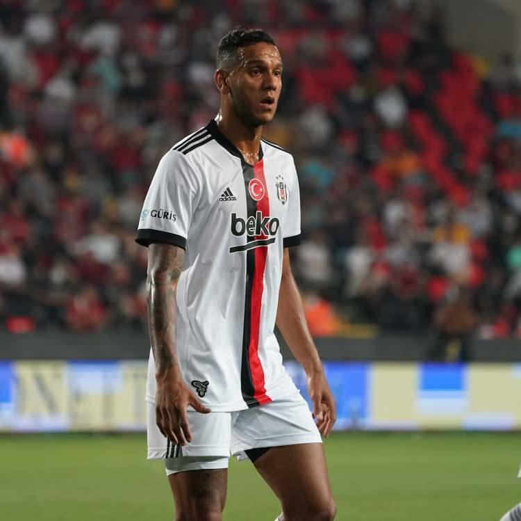 <p>Josef de Souza</p>

<p>Beşiktaş</p>

<p>7.00 mil. €</p>
