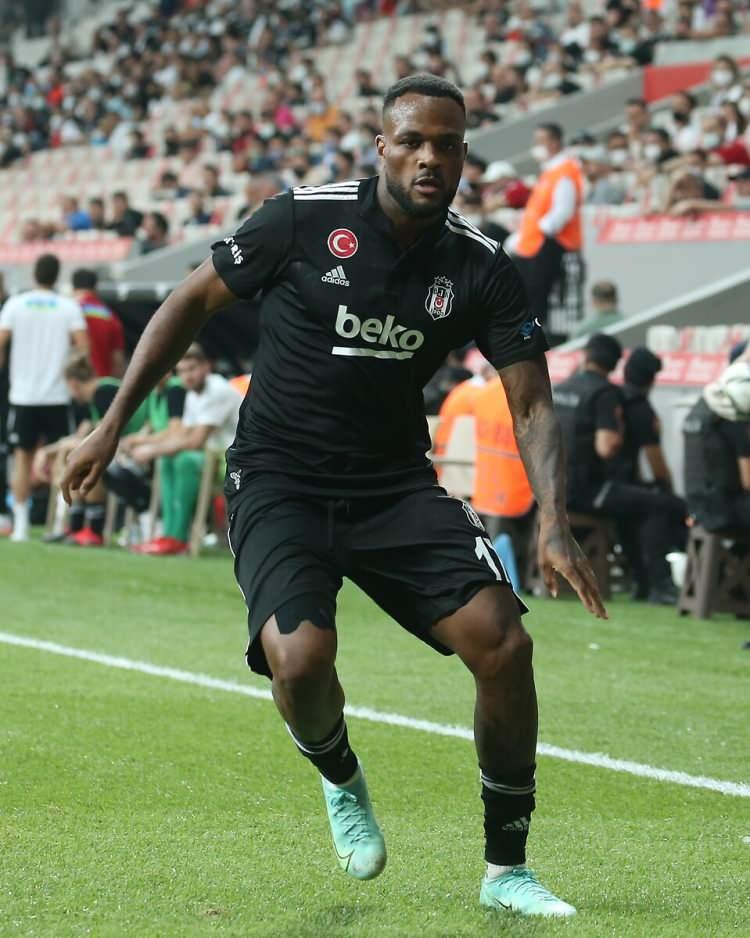 <p>Cyle Larin</p>

<p>Beşiktaş</p>

<p>11.00 mil. €</p>
