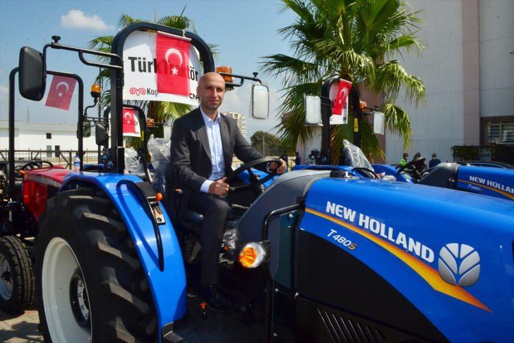 <p><span style="color:rgb(0, 0, 0)">'EN BÜYÜK ORMAN YANGINLARINDAN BİRİSİNİ YAŞADIK'</span><br />
<span style="color:rgb(0, 0, 0)">Antalya Valisi Ersin Yazıcı da şunları söyledi: "Orman Bölge Müdürümüzün telefonu ile Kalemler'in 4,5 kilometre yukarısında bir yangın başladığı ihbarı ile bölgeye geldik. Yangın farklı noktalarda da devam etti. Vefat edenlerimiz oldu. Tüm bölgeye geçmiş olsun. İnşallah, Türk milleti her zaman bunu başardığı gibi zor zamanlarda birlik ve beraberlik içerisinde beraber hareket etmeyi başardı. Bu zor günlerden çıkıyoruz. Tüm bakanlıklarımız ile devlet olarak buradaydık. Bu süreç içerisinde vatandaşımızın acil ihtiyaçlarını temin ettik. 61 bin hektara yakın orman alanı, 18 bin hektara yakın tarımsal ve köy içi olmak üzere Türkiye'nin en büyük orman yangınlarından birisini yaşadık" dedi.</span></p>