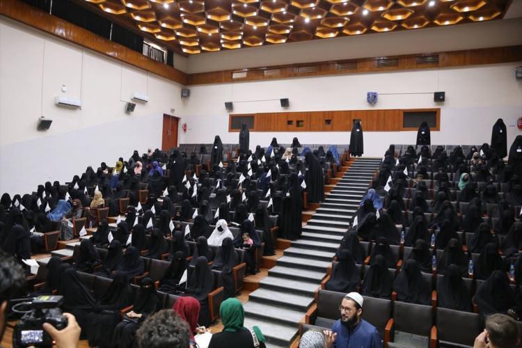 <p>ABD'nin Afganistan'dan çekilmesi ve Taliban'ın Kabil yönetimini ele geçirmesi ile yeni bir dönem başladı. Bir süredir kaosun hakim olduğu ülkede normal hayata dönme çabaları devam ediyor.</p>