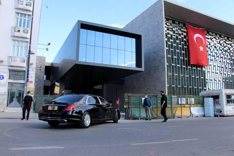 <p>Türkiye Cumhurbaşkanı Recep Tayyip Erdoğan, yapımı devam eden Atatürk Kültür Merkezi'nde (AKM) ve Rami Kışlası'nda incelemelerde bulundu.</p>

