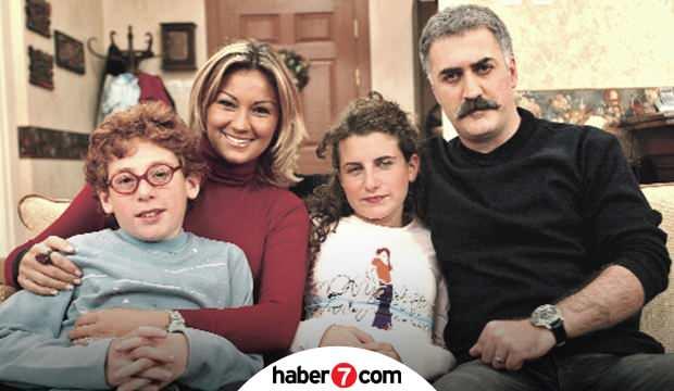 <p>Tamer Karadağlı'nın ayrılışıyla birlikte Zeynep Tokuş da projeden ayrıldı. Pınar Altuğ için Birol Güven tarafından diziden çıkarıldığı iddia edilmişti. Ancak gerçek bu değildi. Altuğ ayrılığı kendisi teklif etmişti ve anlaşmaya varılarak Meltem karakterine kısa süreliğine de olsa veda etmişti.</p>
<p> </p>