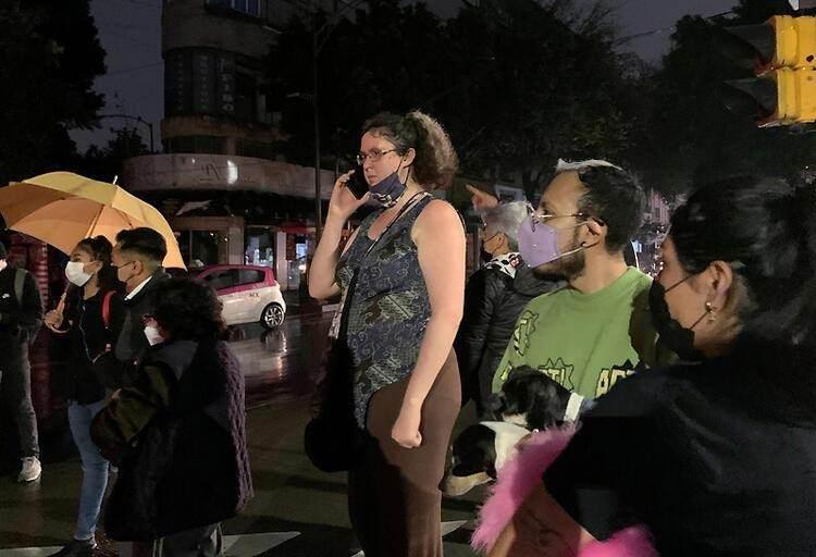 <p>Guerrero eyalet valisi Hector Astudillo ise, yerel bir televizyona üzerine direkt düşen bir erkeğin Acapulco'nun batısındaki küçük kasaba Coyuca de Benitez'de hayatını kaybettiğini söyledi.</p>