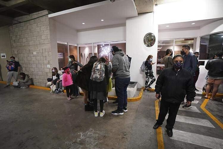 <p>Sarsıntının ardından Meksika'nın Pasifik Okyanusu'ndaki batı kıyılarında tsunami uyarısı yapıldı ancak bu uyarı daha sonra kaldırıldı. Deniz seviyesinde ise herhangi bir değişiklik gözlemlenmedi.</p>