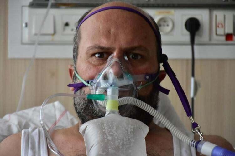 <p>Çocuklarda görülen viral enfeksiyonların mevsimsel özellik taşıdığını söyleyen Kurugöl, “Aynı balıklar gibidir. Nasıl ki balıkta palamut, lüfer mevsimi olur, sonra havalar soğuyup kar yağınca hamsi akını gelir. Benzer durum virüsler içinde geçerli. Önce rinovirüs ve parainfluenza artar. Sonra, havalar soğuyunca grip vakaları artar. Türkiye’de grip kasım-aralık ayından itibaren artar ve bazı yıllar salgın yapar” dedi.</p>