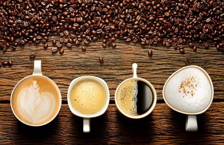 <p><span style="color:#DDA0DD"><strong>Metrolpol yaşam tarzıyla artan kahve tüketimi özellikle masa başı çalışanların ilk tercihlerden biri oluyor. İçeriğinde yüksek oranda kafein barındıran kahve sinir hücrelerini uyararak beynin uzun süre daha dinç olmasını sağlar. Ancak uzmanlar aşırı tüketilen kahvenin uyku bozukluğun yol açtığını vurguluyor. Ayrıca bazı saatlerde tüketilmemesi konusunda da uyardı. Peki Günde kaç bardak kahve içilmeli? </strong></span></p>
