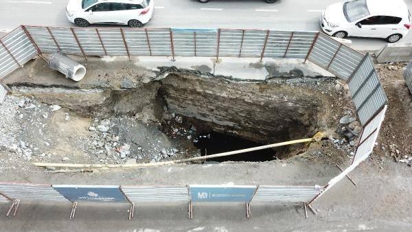 <p>"DUVAR 6 METRE YÜKSEKLİĞİNDE, 2 KALINLIĞINDA" </p>
<p> </p>
<p>Kalıntının temelinin Horosan harçlı moloz taşlarla yapıldığını belirten Asal, "Yaklaşık 6 metre yüksekliğinde ve 2 metre kalınlığında bir duvar ile karşı karşıyayız. Kalıntı, aslında sandık duvar tipinde. Alt tarafta Horosan harçlı yığma taş dolgu ile bir temel oluşturulmuş. Onun üzerinde ise bir kesme taşla apartman dediğimiz bir hat oluşturulmuş. En son kısımda ise almaşık duvar tekniği kullanılmış" diye konuştu.</p>