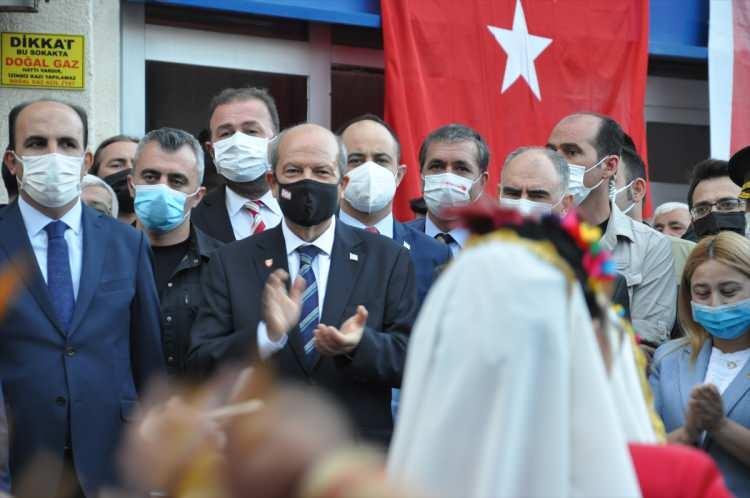 <p>"Hamdolsun bugünlere kadar geldik, biliyorsunuz, 1974'te, 20 Temmuz sabahında Mehmetçiğin adaya ayak basmasıyla Kıbrıslı Türkler adada bağımsızlığına ve özgürlüğüne kavuşmuştur. </p>